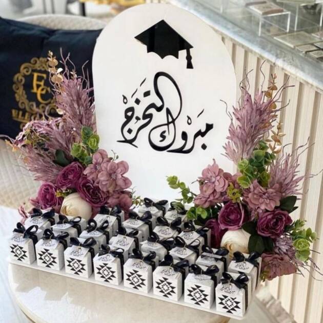 Evently - طاولة توزيعات تخرج كاملة